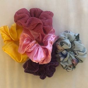 5 PACK OF BRAND NEW HAIR SCRUNCHIES! MULTICOLORS!